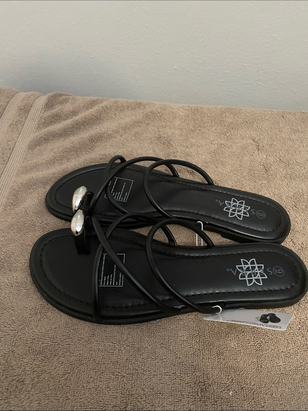 Sandals - Picture 3 of 8